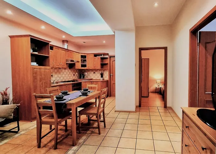 In Center Near The شقة *